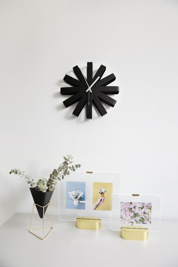 Umbra Ribbon μαύρο μεταλλικό ρολόι τοίχου 30εκ. sales365.gr