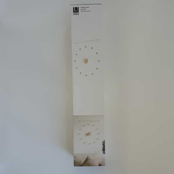 Hangtime ρολόι τοίχου απο ξύλο και μέταλλο της Umbra